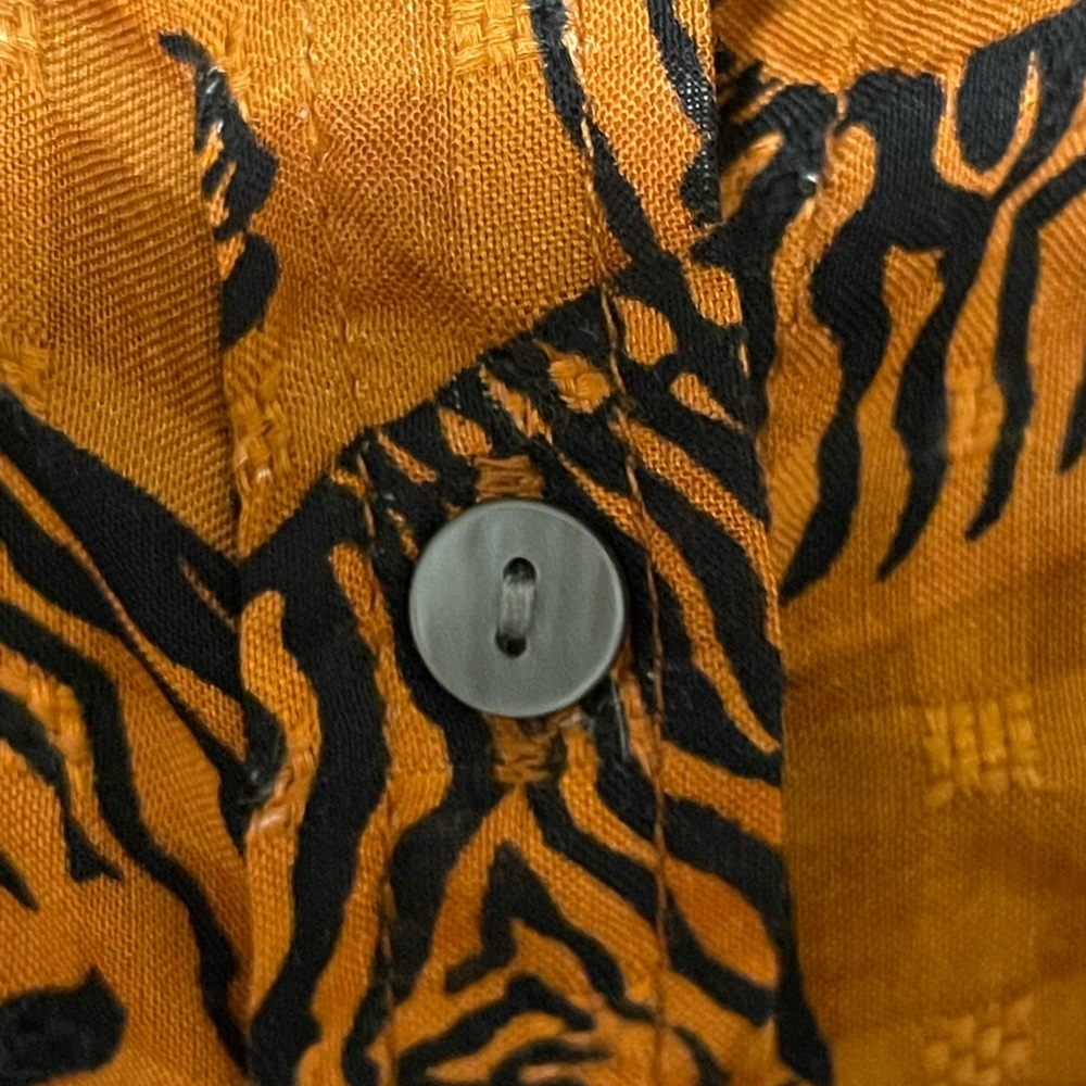 Women’s Jane &  Delancey Orange Plaid Button Down with Zebras Whimsical Sz M 🧡🦓 - Picture 7 of 7